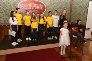 04